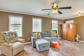 Clanton Cottage w/ Charcoal Grill & Porch!