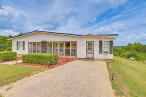 Clanton Cottage w/ Charcoal Grill & Porch!