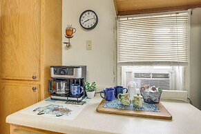 Clanton Cottage w/ Charcoal Grill & Porch!