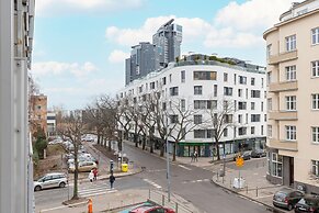 Apartment With 3 Bedrooms by Renters