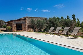 Villa Salentina With Garden And Pool