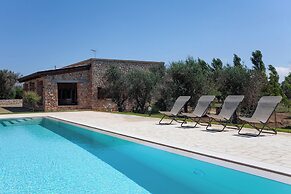 Villa Salentina With Garden And Pool