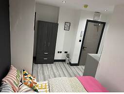 Impeccable 1-bed Studio in London