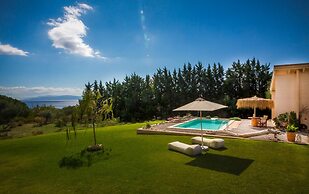 Driftwood eco Villa Privacy and Tranquility