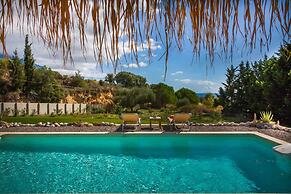 Driftwood eco Villa Privacy and Tranquility