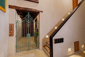 Luxury 5BR House W Jacuzzi & Pool