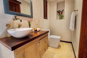 Luxury 5BR House W Jacuzzi & Pool