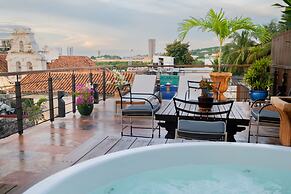 Luxury 5BR House W Jacuzzi & Pool