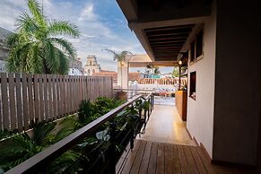 Luxury 5BR House W Jacuzzi & Pool