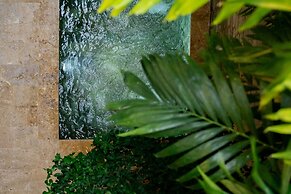 Luxury 5BR House W Jacuzzi & Pool