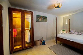 Luxury 5BR House W Jacuzzi & Pool