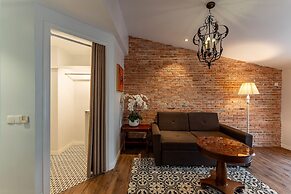 Golden Star Hotel & Apartment