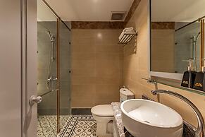 Golden Star Hotel & Apartment