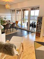 Apartment With Amazing Lake- and Mountain View