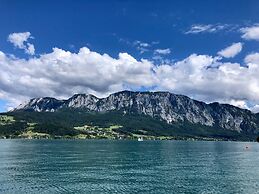 Apartment With Amazing Lake- and Mountain View