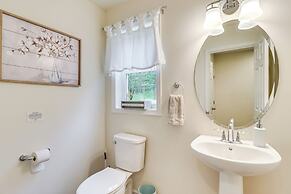 5 Mi to Lake: Modern Tobyhanna Retreat!