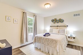 5 Mi to Lake: Modern Tobyhanna Retreat!