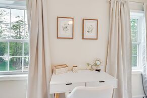 5 Mi to Lake: Modern Tobyhanna Retreat!