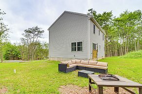 5 Mi to Lake: Modern Tobyhanna Retreat!