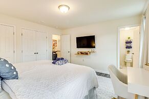 5 Mi to Lake: Modern Tobyhanna Retreat!