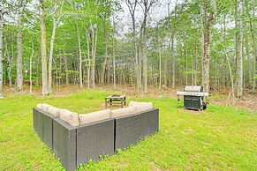 5 Mi to Lake: Modern Tobyhanna Retreat!
