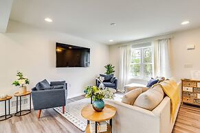 5 Mi to Lake: Modern Tobyhanna Retreat!