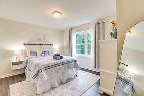 5 Mi to Lake: Modern Tobyhanna Retreat!