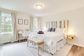 5 Mi to Lake: Modern Tobyhanna Retreat!