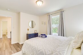 5 Mi to Lake: Modern Tobyhanna Retreat!