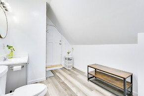 Ludlow Townhome: 3 Mi to Okemo Mountain!