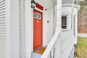 Ludlow Townhome: 3 Mi to Okemo Mountain!