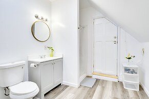 Ludlow Townhome: 3 Mi to Okemo Mountain!