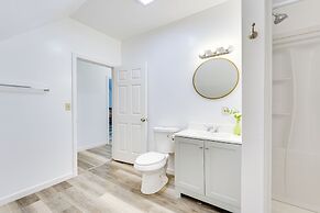 Ludlow Townhome: 3 Mi to Okemo Mountain!