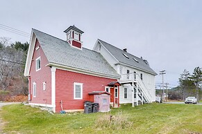 Ludlow Townhome: 3 Mi to Okemo Mountain!