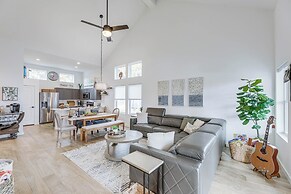 Pet-friendly Lake LBJ Retreat w/ Deck & Hot Tub!