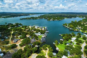 Pet-friendly Lake LBJ Retreat w/ Deck & Hot Tub!