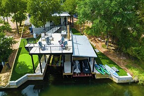 Pet-friendly Lake LBJ Retreat w/ Deck & Hot Tub!