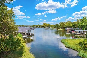Pet-friendly Lake LBJ Retreat w/ Deck & Hot Tub!