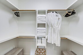 Pet-friendly Lake LBJ Retreat w/ Deck & Hot Tub!