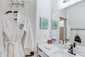 Pet-friendly Lake LBJ Retreat w/ Deck & Hot Tub!