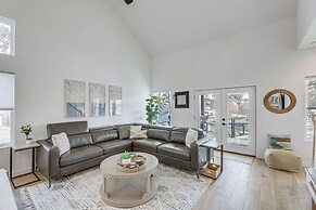 Pet-friendly Lake LBJ Retreat w/ Deck & Hot Tub!