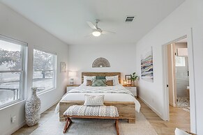 Pet-friendly Lake LBJ Retreat w/ Deck & Hot Tub!