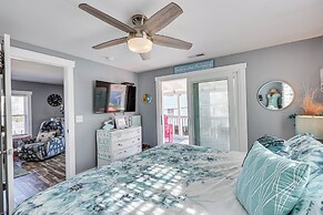 Ocean-view 'sea Gem' Bungalow: Steps to Beach!