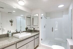 Pet-friendly Palm Desert Gem on Golf Course!