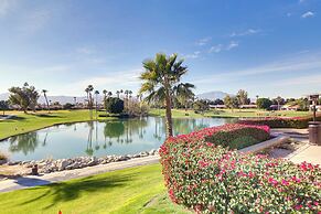 Pet-friendly Palm Desert Gem on Golf Course!
