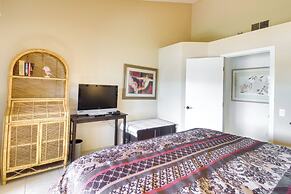 Pet-friendly Palm Desert Gem on Golf Course!