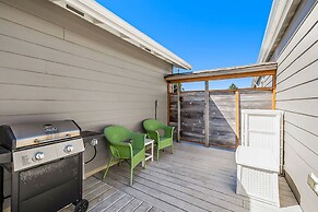 Sweet Seaview Home: Near Beach & Trailhead!