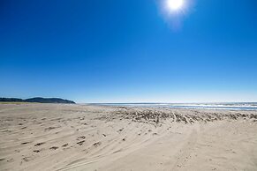 Sweet Seaview Home: Near Beach & Trailhead!