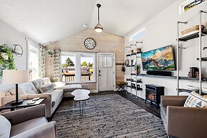 Sweet Seaview Home: Near Beach & Trailhead!