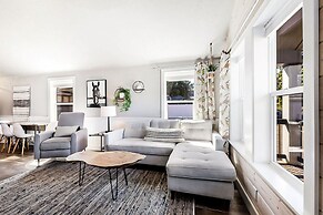 Sweet Seaview Home: Near Beach & Trailhead!